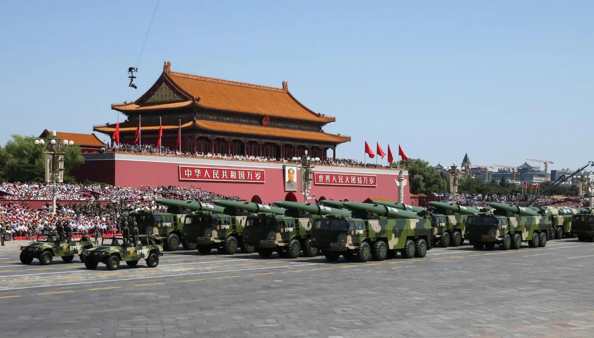 南京藍寶石環(huán)保設備有限公司組織觀看抗戰(zhàn)勝利80周年閱兵儀式